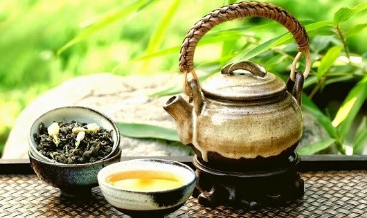 Thưởng trà ngày xuân trên đất Huế