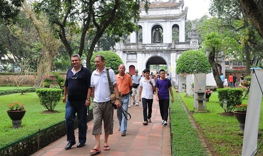 Khách du lịch đến Việt Nam phải đọc và nghiền ngẫm quá nhiều bộ quy tắc cùng lúc. (ảnh minh họa)