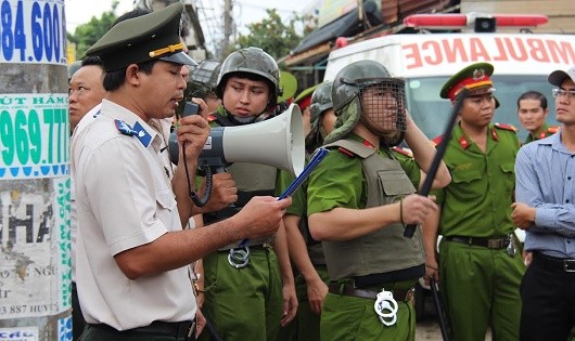 Cưỡng chế thi hành án đối với Công ty Trung Nam, giao tài sản cho người trúng đấu giá