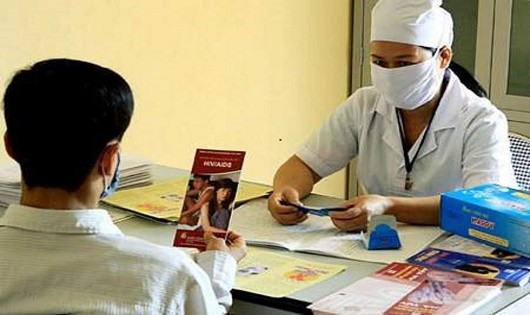 Tư vấn cho người có HIV.Ảnh minh họa