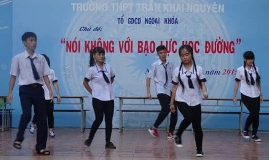 Bạo lực học đường: Do ai và vì ai?