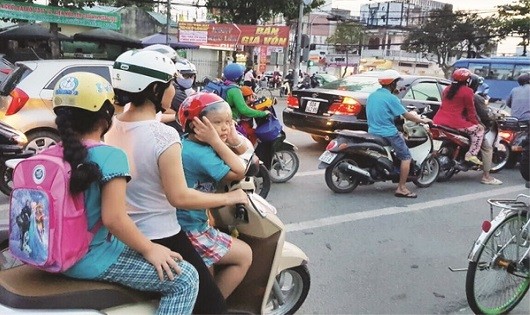 Hiện nhiều người dân Thủ đô phải chịu cảnh ô nhiễm tiếng ồn nặng nề nhất là ở các trục đường giao thông.