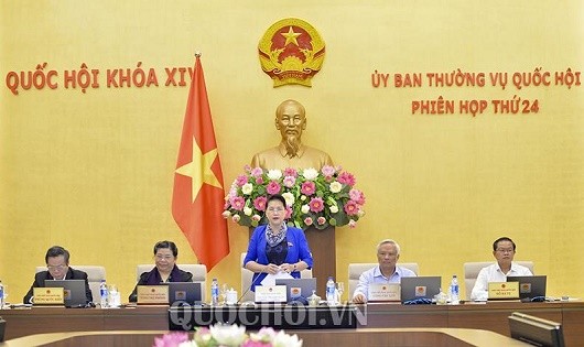 Chủ tịch Quốc hội Nguyễn Thị Kim Ngân phát biểu khai mạc phiên họp.