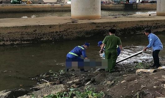 Thi thể nam thanh niên trôi trên sông Sài Gòn