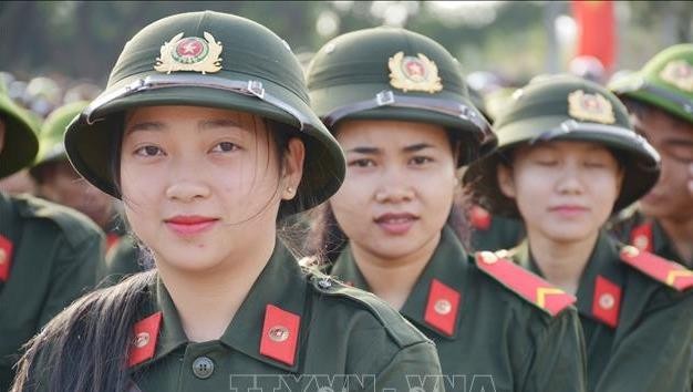 Thanh niên cả nước hăng hái lên đường nhập ngũ