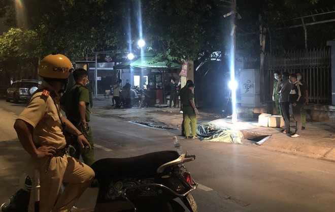 Vụ thi thể đàn ông quấn trong bao tải bên lề đường Phạm Văn Trị, TP HCM Vụ thi thể đàn ông quấn trong bao tải bên lề đường Phạm Văn Trị, TP HCM