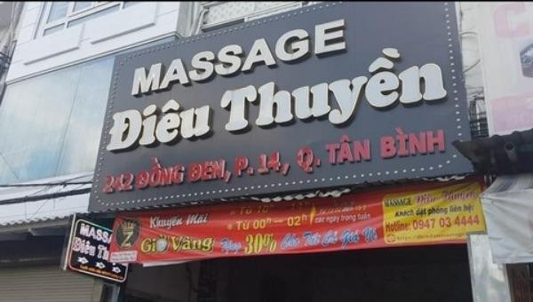 Bắt quả tang nhân viên massage đang khoả thân tiếp khách