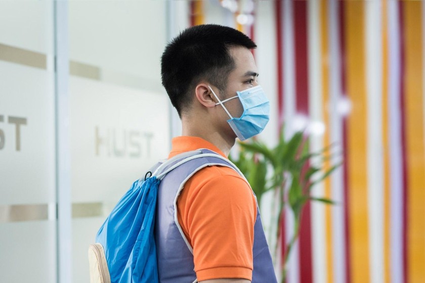 Sinh viên Bách khoa thiết kế 'áo làm mát' hỗ trợ bác sĩ chống dịch