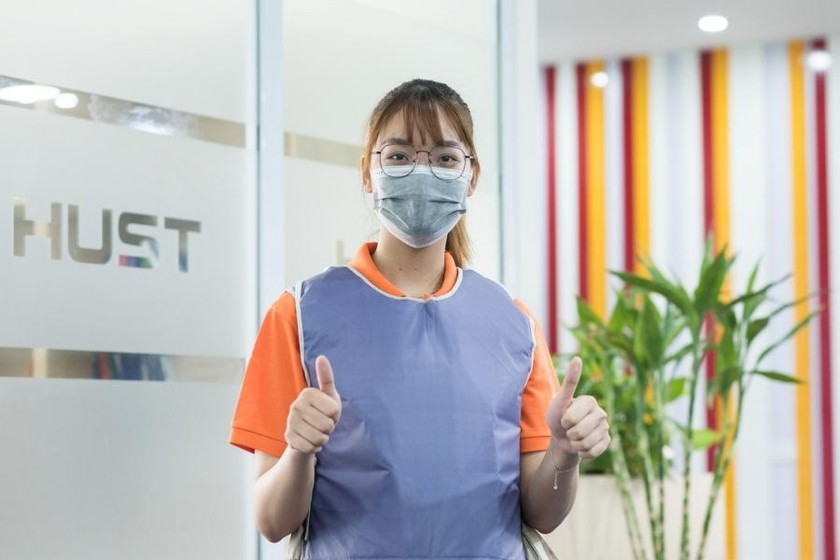 Sinh viên Bách khoa thiết kế 'áo làm mát' hỗ trợ bác sĩ chống dịch
