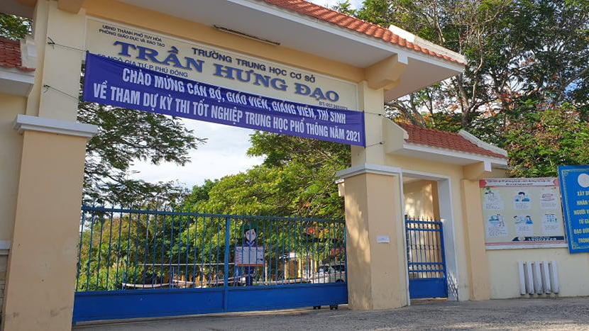 Trường THCS Trần Hưng Đạo (Tuy Hòa, Phú Yên), điểm thi phải hủy thi do mẫu xét nghiệm nhiều thí sinh nghi dương tính COVID-19 - Ảnh DUY THANH