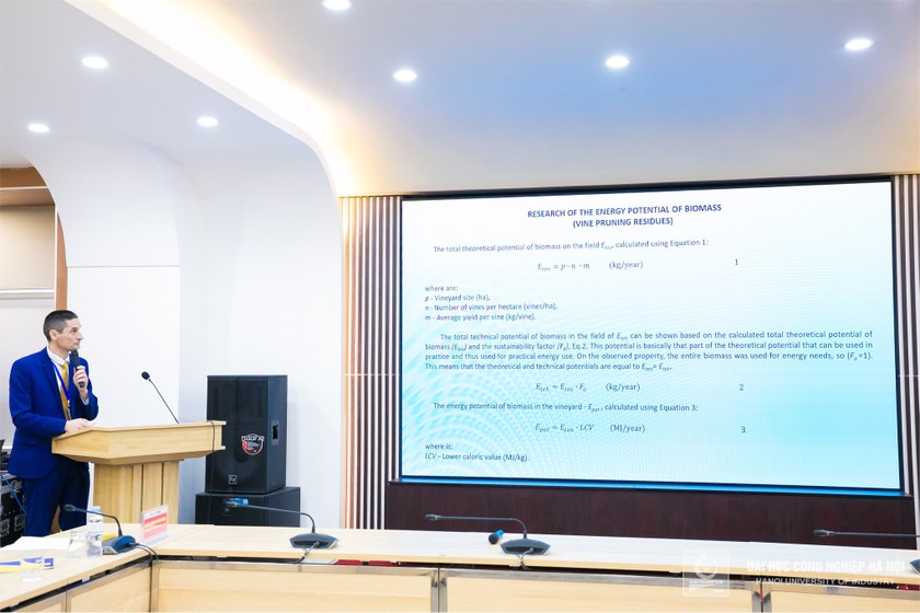 GS. Aleksandar Ašonja - Học viện Kinh doanh Novi Sad, Serbiachia sẻ tại Hội thảo