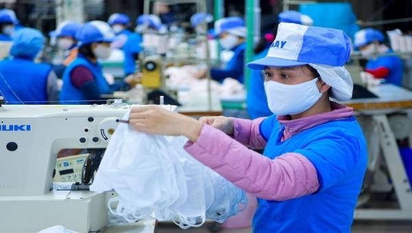 Nữ công nhân ngành dệt may chịu tác động nặng nề do COVID-19 (ảnh minh họa)