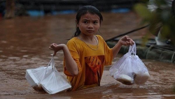 Lũ lụt khiến phụ nữ và trẻ em gái không thể tiếp cận với các dịch vụ chăm sóc sức khỏe cơ bản (ảnh minh họa)