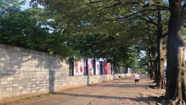 Trưng bày mở tại hàng rào BT Dân tộc học