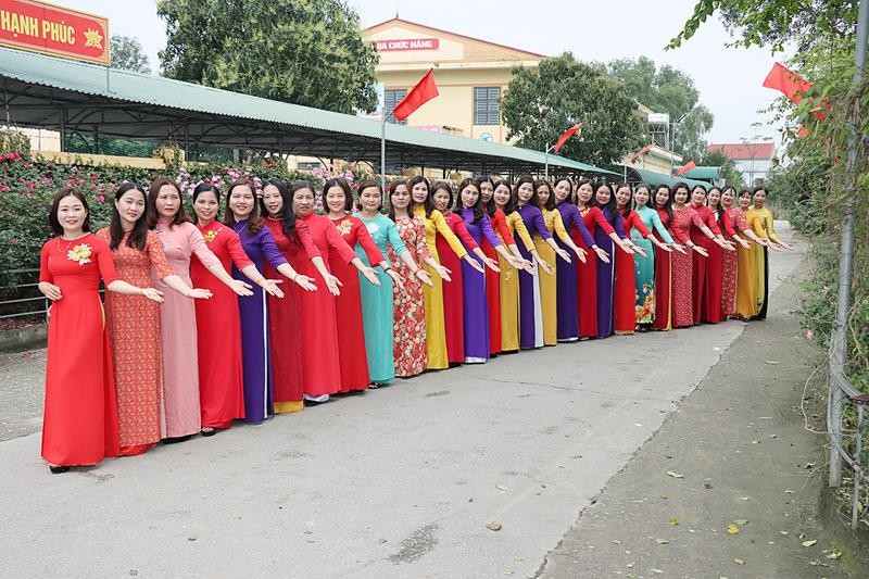 Phụ nữ huyện Đức Thọ, Hà Tĩnh hưởng ứng “Tuần lễ Áo dài” do Hội LHPN Việt Nam phát động. Ảnh minh họa. Nguồn Hatinh.gov.vn