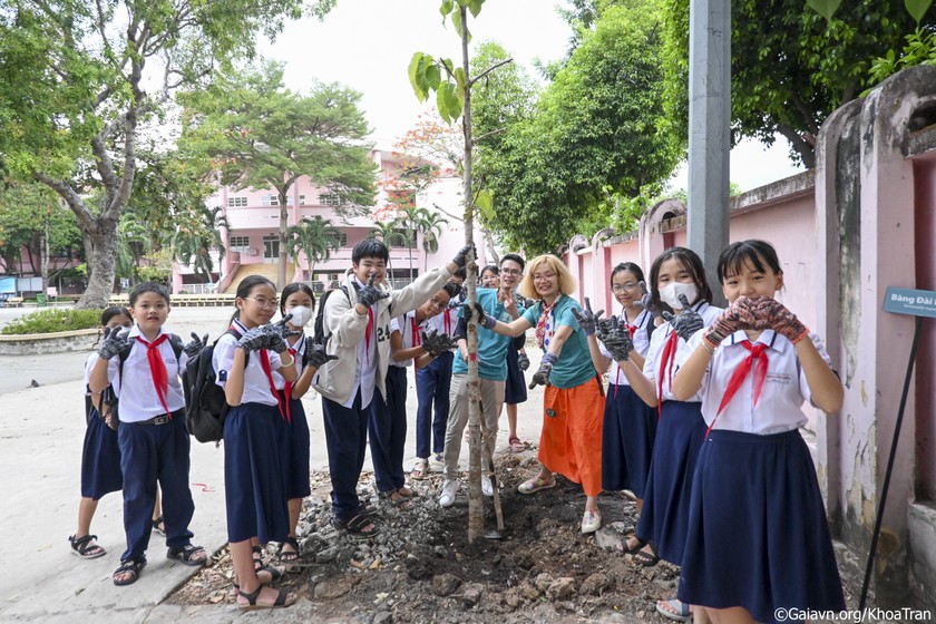 Chương trình trồng cây trong trường học giúp xây dựng môi trường học tập xanh, khơi gợi tình yêu thiên nhiên và ý thức bảo vệ môi trường ở học sinh. Nguồn Gaia.