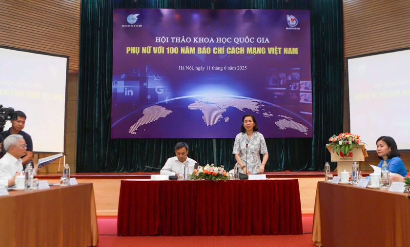 Ông Phan Toàn Thắng , Chánh Văn phòng Hội Nhà báo Việt Nam và bà Nguyễn Thị Minh Hương, Phó Chủ tịch Hội LHPN Việt Nam chủ trì nội dung thứ hai của Hội thảo. Nguồn Hội LHPNVN