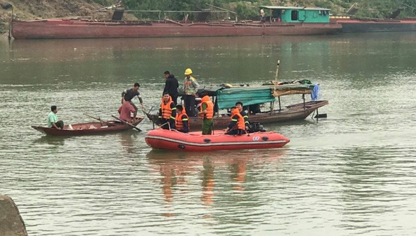 Lực lượng chức năng tìm kiếm nữ sinh tự vẫn