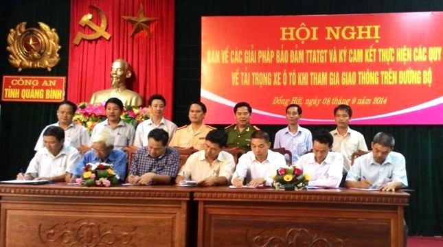 Các nhà thầu thi công QL 1 tại Quảng Bình cam kết không để xe quá tải phá đường