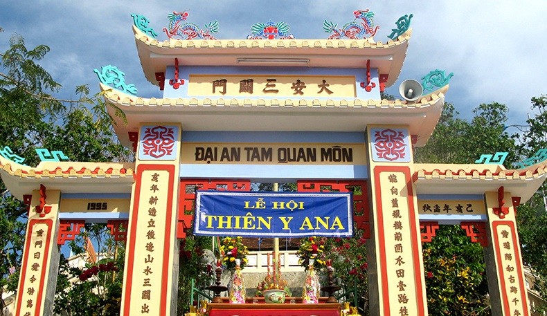 Đến đền Am Chúa tạ ơn nữ thần Thiên Y A Na