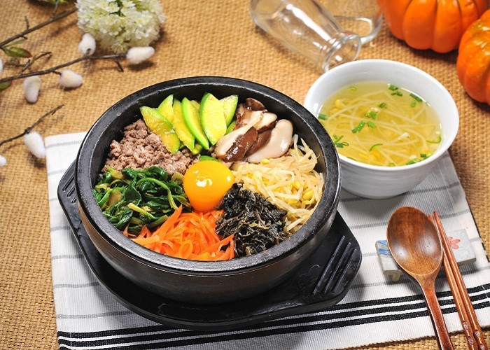 Điều gì khiến cơm trộn Bibimbap thành đặc sản xứ Kim Chi?