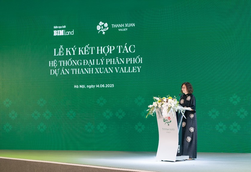 Phát biểu tại sự kiện, bà Nguyễn Hương Giang - Giám đốc Khối Thương mại Bất động sản BIM Land bày tỏ tin tưởng với sự đồng hành của các đối tác giàu kinh nghiệm sẽ mang đến những kết quả thành công cho dự án Thanh Xuan Valley trong năm 2025. Ảnh BIM Land.
