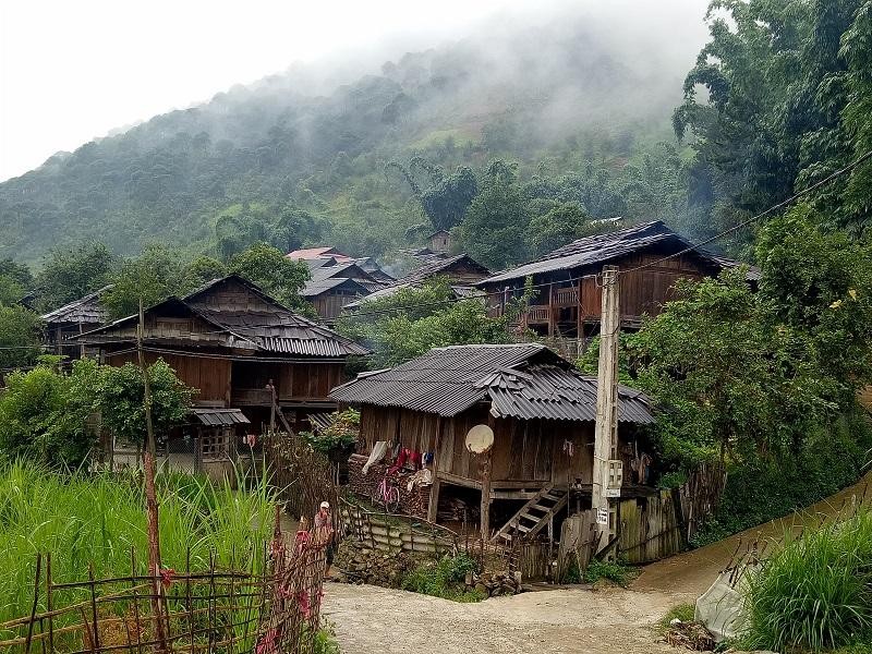 Giá rét bao trùm lên các bản làng vùng cao.