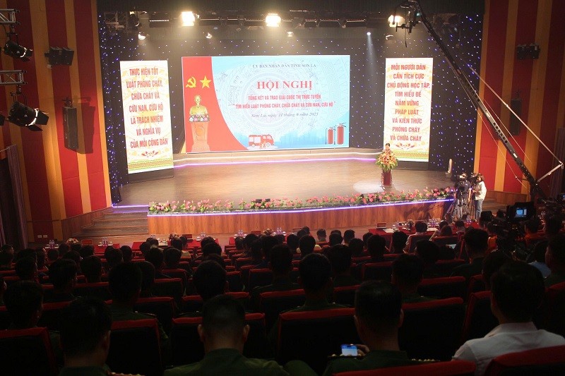 Hội nghị tổng kết trao giải cuộc thi tìm hiểu Luật Phòng cháy, chữa cháy và cứu nạn cứu hộ. Hội nghị tổng kết trao giải cuộc thi tìm hiểu Luật Phòng cháy, chữa cháy và cứu nạn cứu hộ.