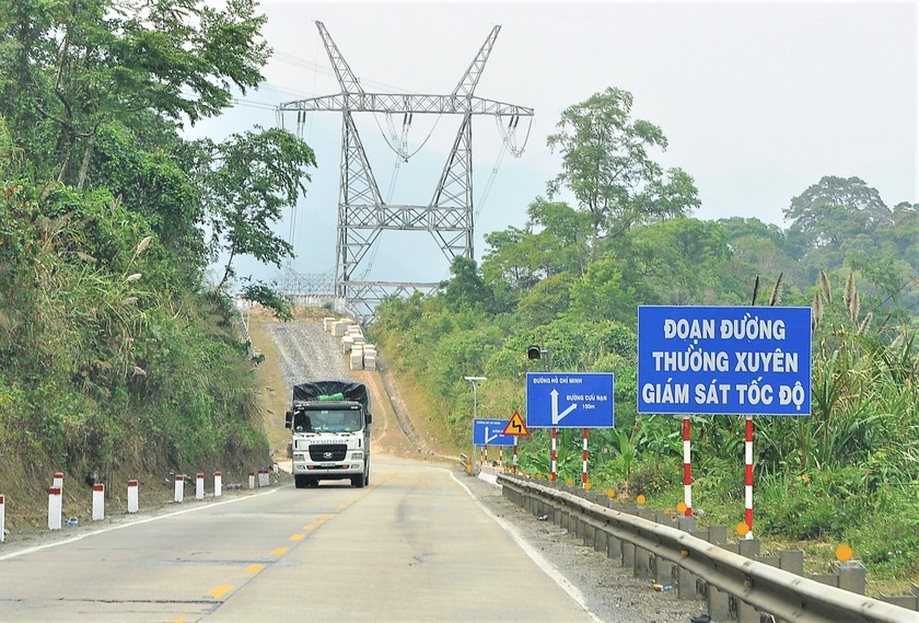 Cảnh báo an toàn giao thông đường bộ đoạn qua đèo Lò Xo.