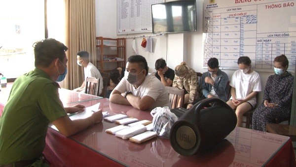 Cơ quan Công an đang tiến hành lấy lời khai các đối tượng.  