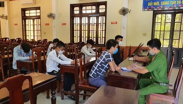 Cơ quan Công an làm việc với các đối tượng. 