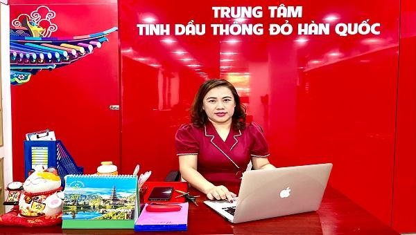 Bà Nguyễn Song Ngân - chủ Trung tâm tinh dầu thông đỏ Edally tại Huế. 