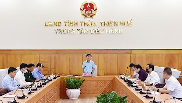 Chủ tịch UBND tỉnh Nguyễn Văn Phương phát biểu tại cuộc họp.