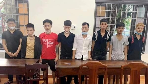 8 đối tượng bắt cóc anh K để đòi tiền chuộc.