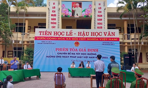 Quang cảnh phiên tòa giả định. 