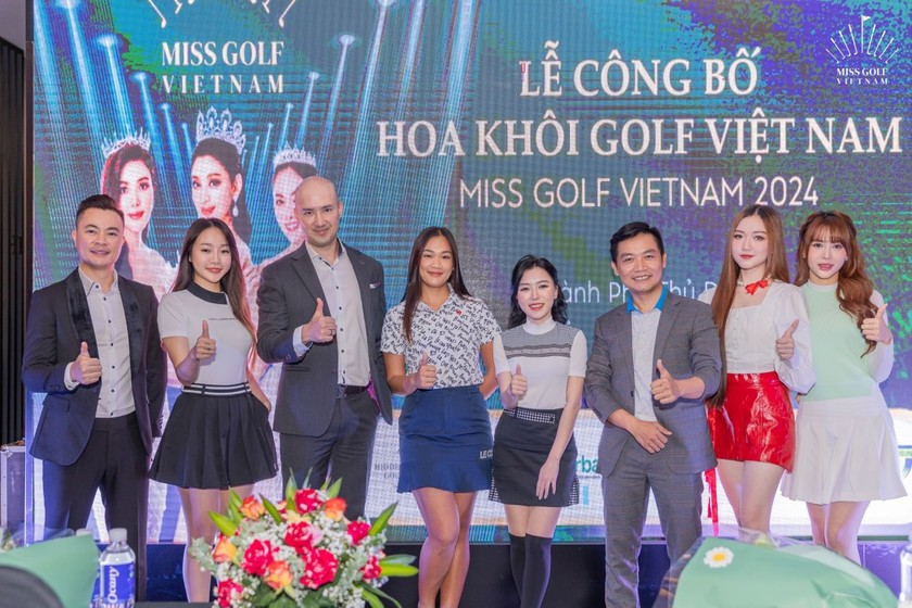 Chủ tịch Miss Golf Việt Nam chụp ảnh cùng đối tác Thái Lan, huấn luyện viên và các thí sinh mùa 2.