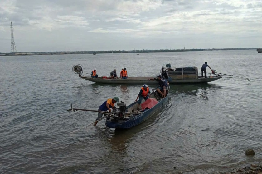 Đến 10h sáng nay, chính quyền địa phương, Đồn Biên phòng cửa khẩu Cảng Gianh và gia đình vẫn đang tìm kiếm nạn nhân.