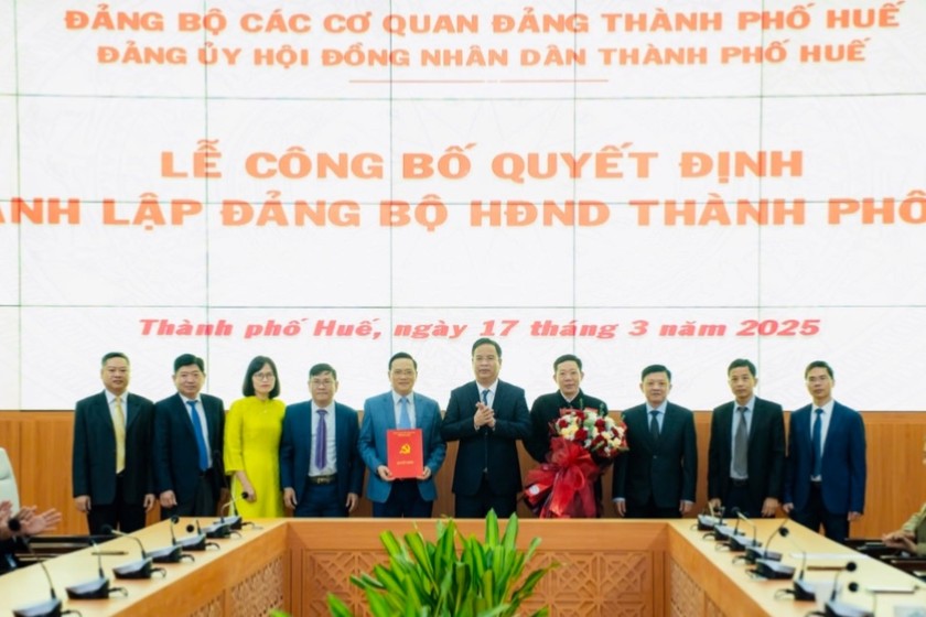 Công bố quyết định thành lập Đảng bộ HĐND thành phố Huế, nhiệm kỳ 2020-2025.