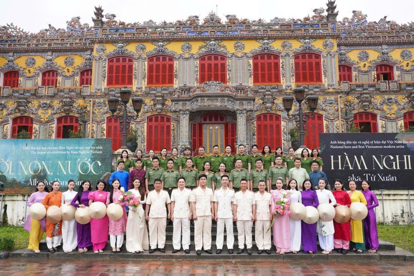 Đoàn nghệ thuật quần chúng Công an TP Huế đã sẵn sàng cho hội diễn.