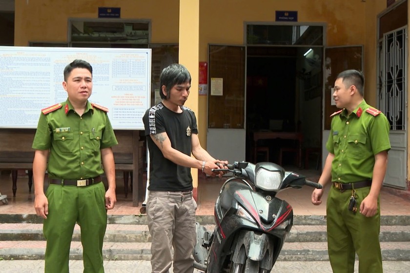 Đối tượng Hồ Tý tại cơ quan Công an.