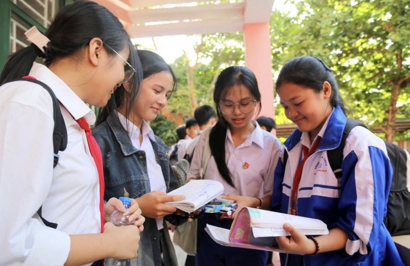 Các thí sinh Quảng Trị bước vào kỳ thi tuyển sinh lớp 10.