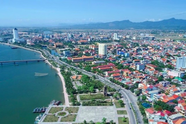 TP Đồng Hới, tỉnh Quảng Bình nhìn từ trên cao.
