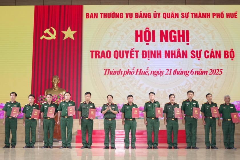 Đại tá Phan Thắng, Chỉ huy trưởng Bộ CHQS thành phố phát biểu chỉ đạo tại Hội nghị.