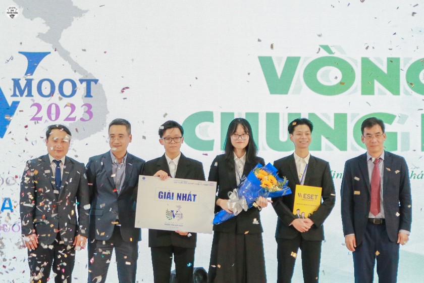 Quán quân cuộc thi VMoot 2023 gọi tên Đại học Luật Hà Nội