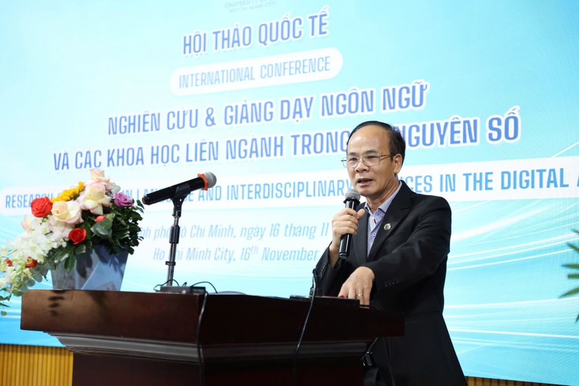 PGS.TS. Vũ Văn Nhiêm, Bí thư Đảng ủy, Chủ tịch Hội đồng trường phát biểu khai mạc hội thảo