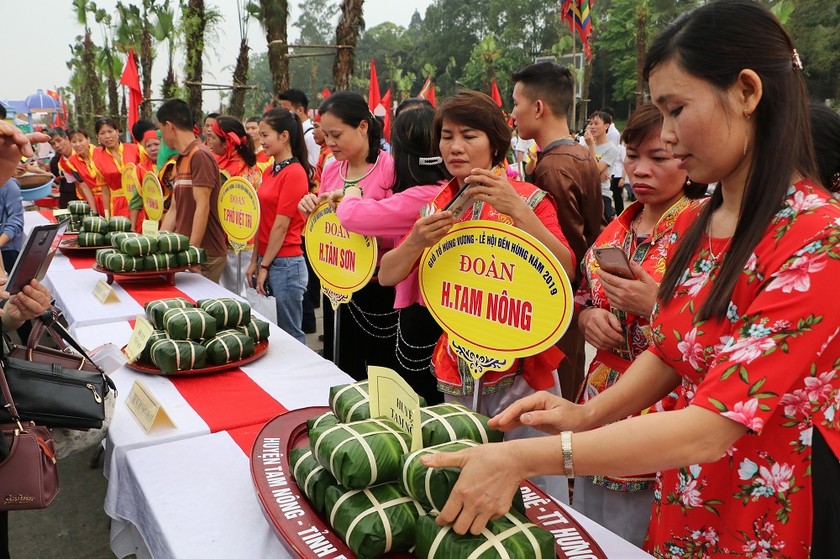 Thi gói bánh chưng, bánh dày tại Lễ hội Đền Hùng 2019