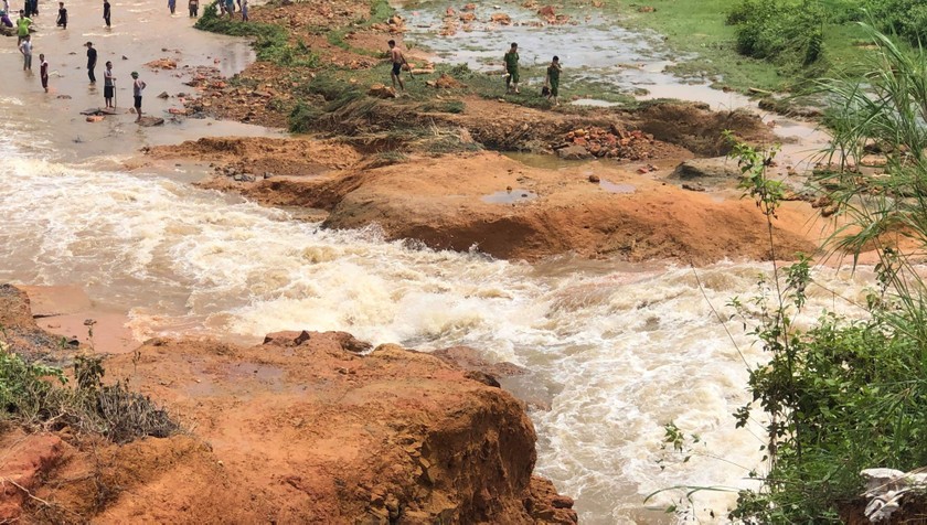 Vỡ đập thủy lợi ở Phú Thọ