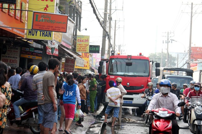 Cảnh sát chữa cháy có mặt