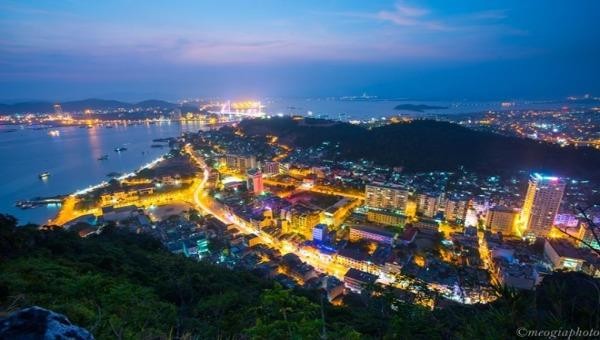 Quảng Ninh - điểm sáng tiên phong đổi mới.