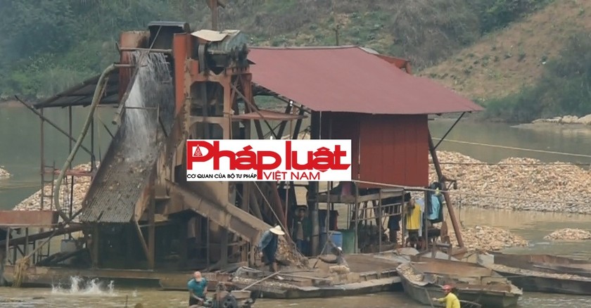 Tàu cuốc của HTX Yên Định vừa hút cát vừa hủy hoại môi trường 